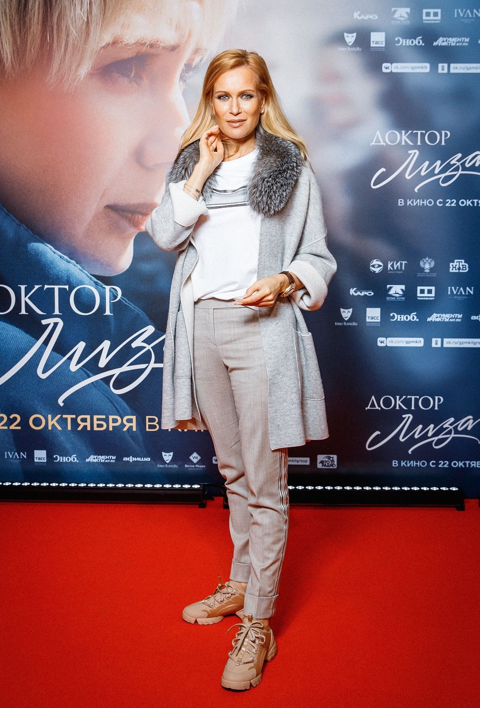 Помолодевшая Олеся Судзиловская появилась на премьере фильма "Доктор Лиза"