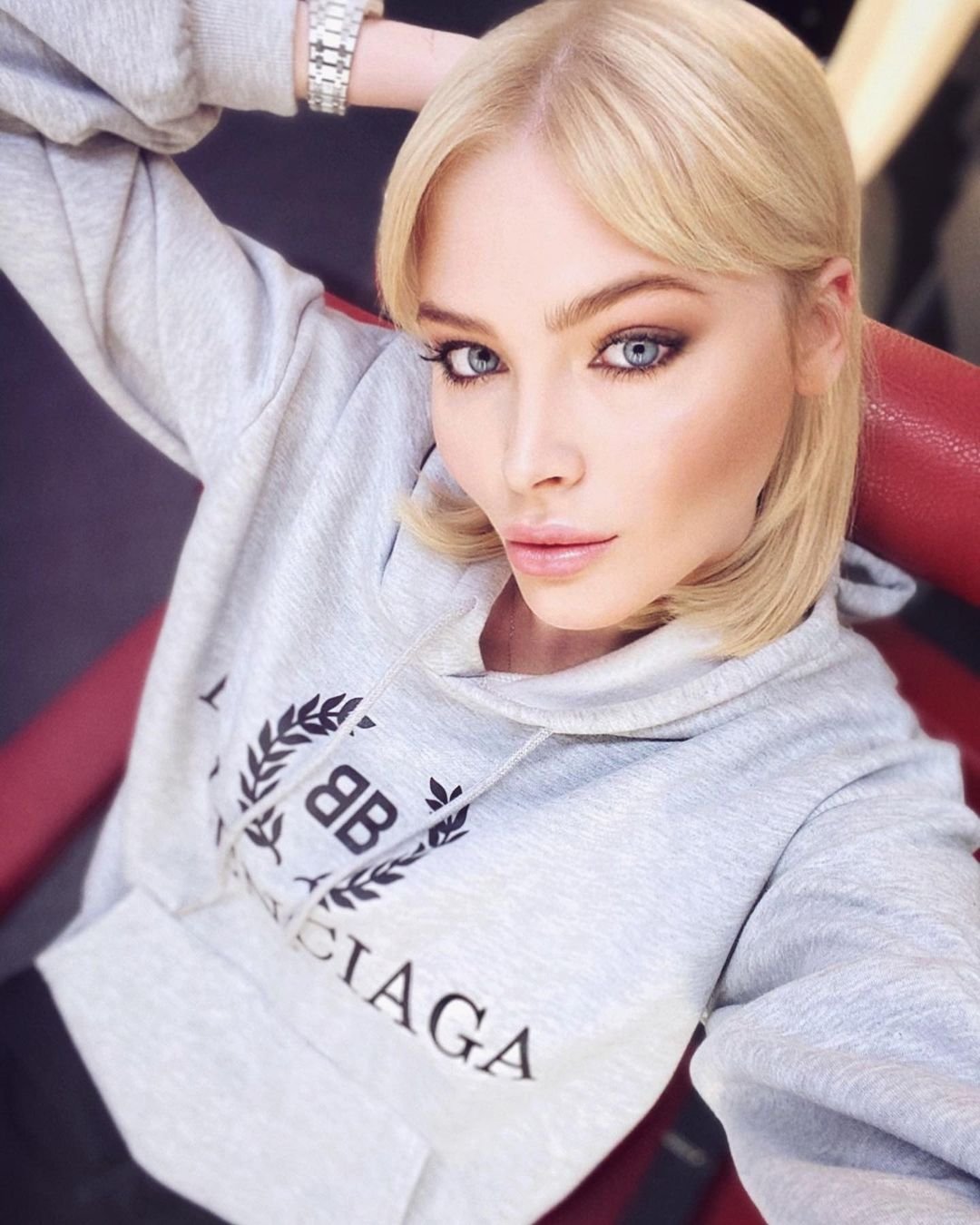 Отрезавшая волосы Алёна Шишкова стала копией молодой Мадонны