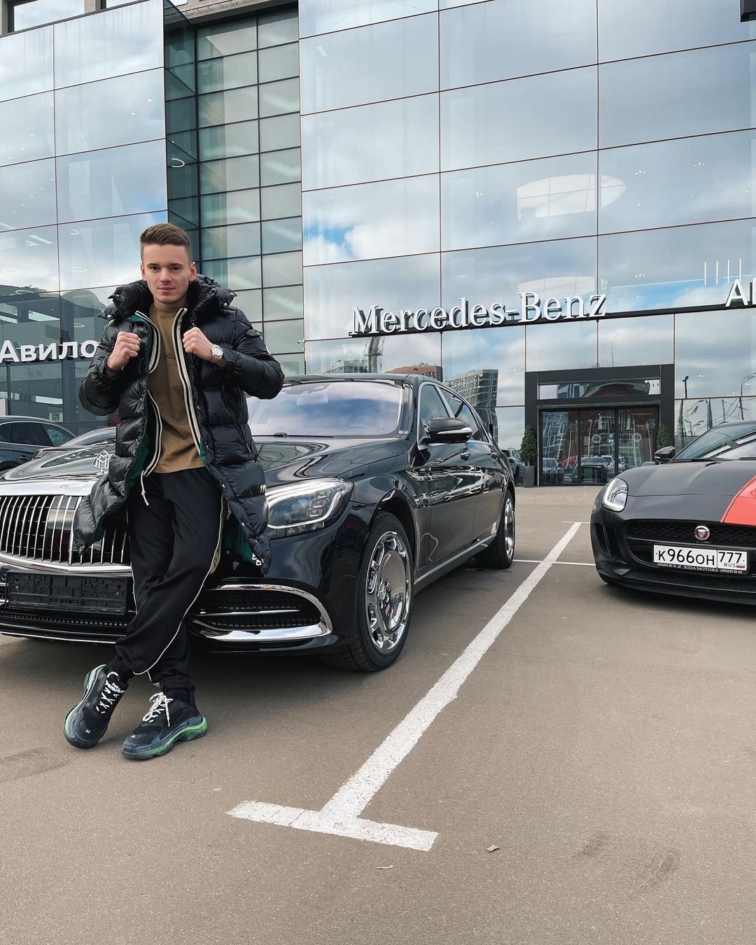 22-летний сын певицы Валерии купил дорогое авто 