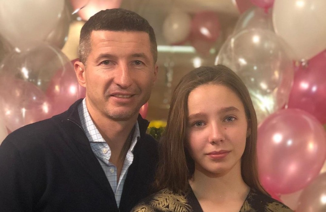Дочь Юлии Началовой отметила день рождения младшей сестры с новой семьёй отца