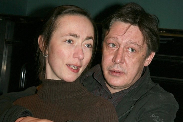 Жена Михаила Ефремова не подтвердила развод