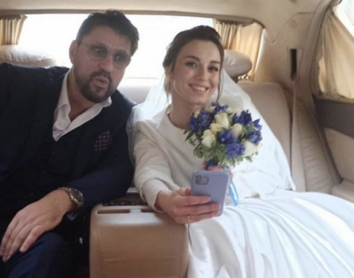 Виктор Логинов сообщил, что дочь не знакома с его новой женой