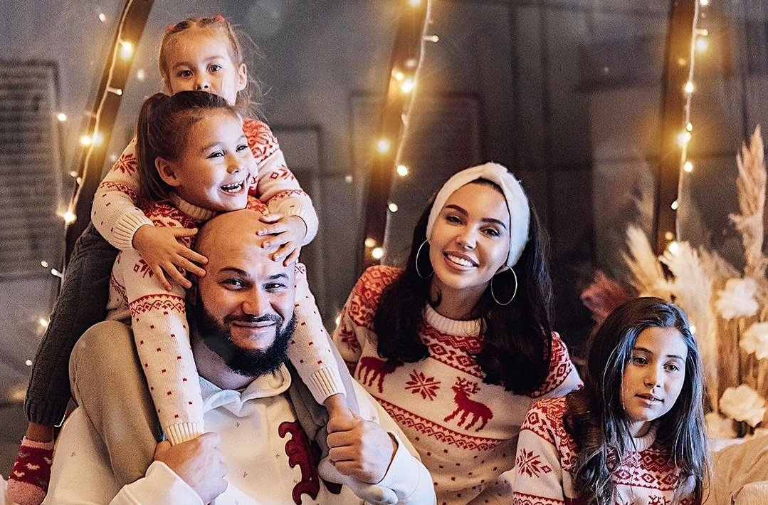 Оксана Самойлова устроила новогодний квест своим детям