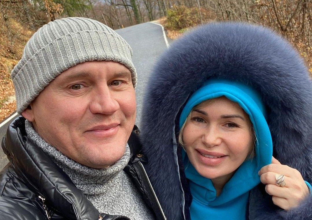 Супруга Степана Меньщикова пожаловалась на "бытовуху" в их отношениях