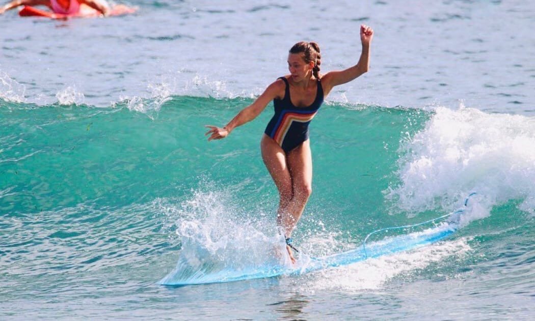 Регина Тодоренко сообщила, что чуть не утонула во время занятий серфингом