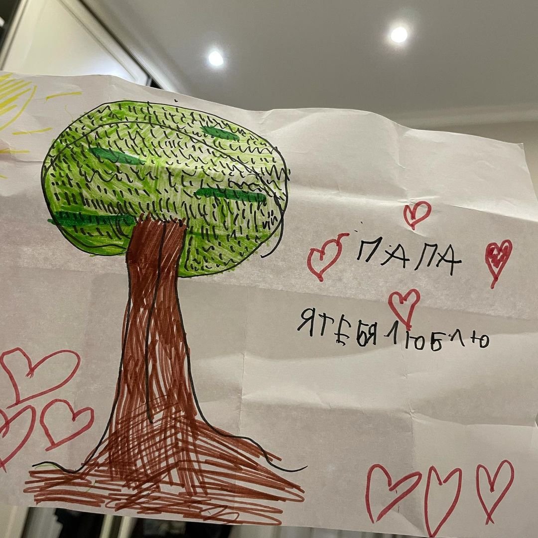 Гарик Харламов обновил Инстаграм трогательным рисунком дочери