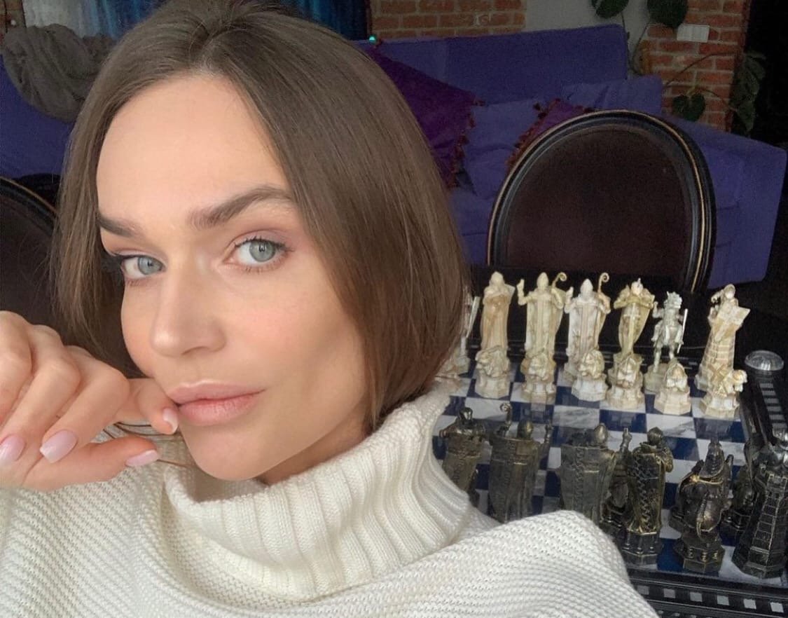 Алёна Водонаева рассказала почему не распускает волосы
