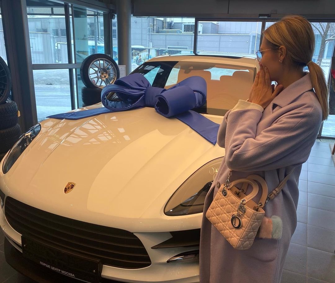 Мария Горбань похвасталась покупкой новенького Porsche