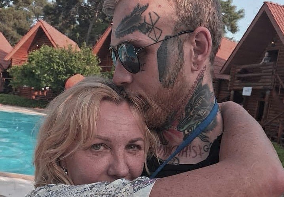 Сын Елены Яковлевой решился на изменение татуировки на лице