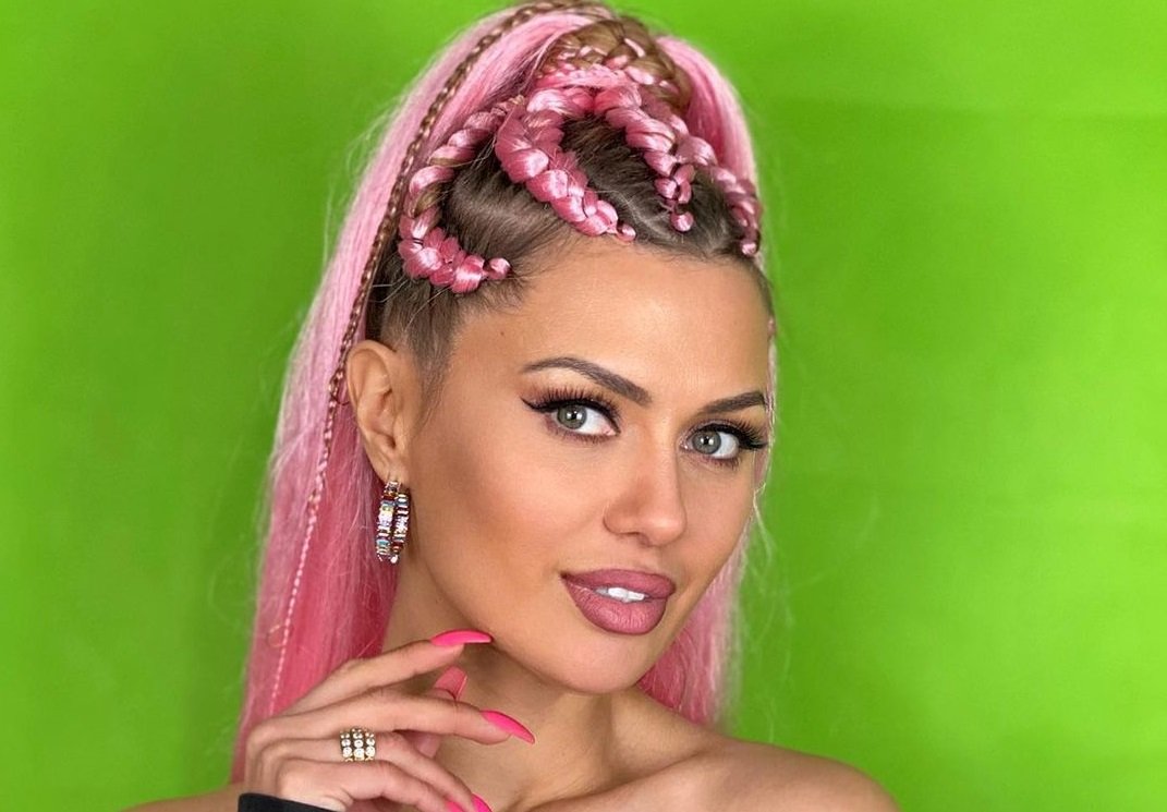Виктория Боня не выдержала критики и сняла розовые косы 
