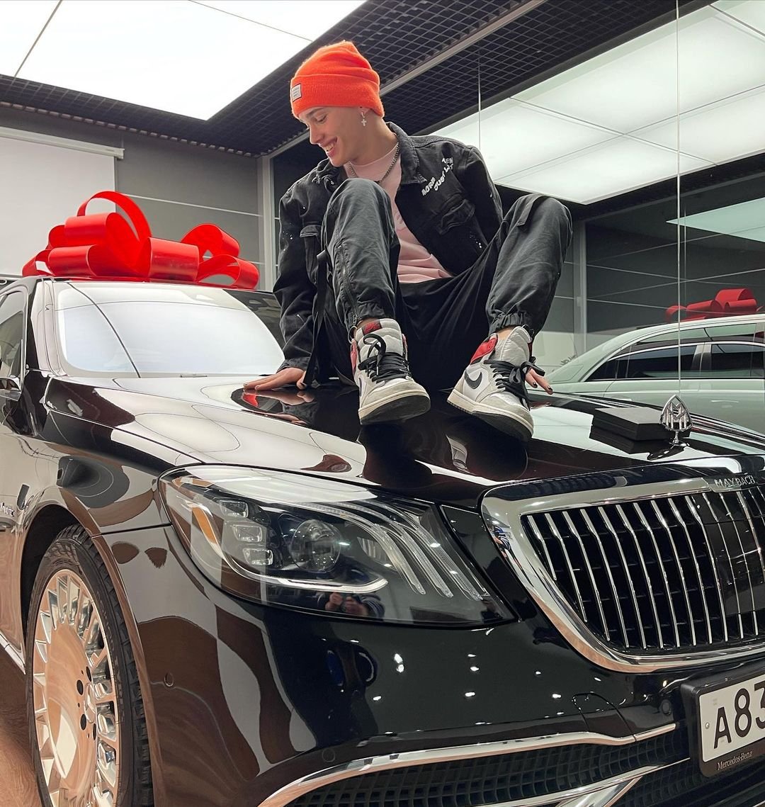 Даня Милохин купил свой первый люксовый автомобиль
