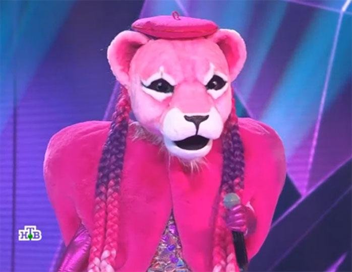 Зрители шоу "Маска" заподозрили в костюме "Розовой пантеры" Ольгу Бузову