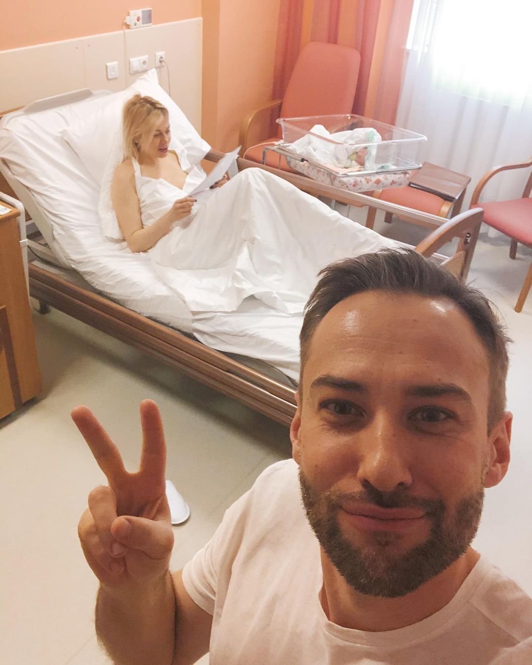 Дмитрий Шепелев показал снимок возлюбленной после родов