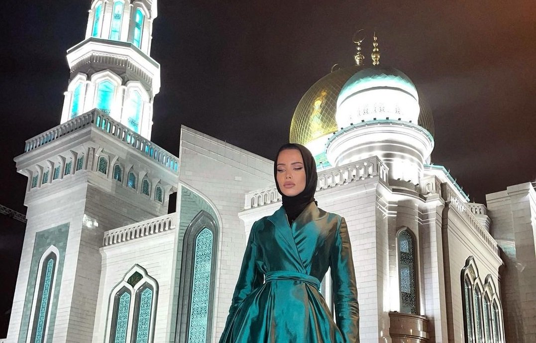 Анастасия Решетова держит мусульманский пост