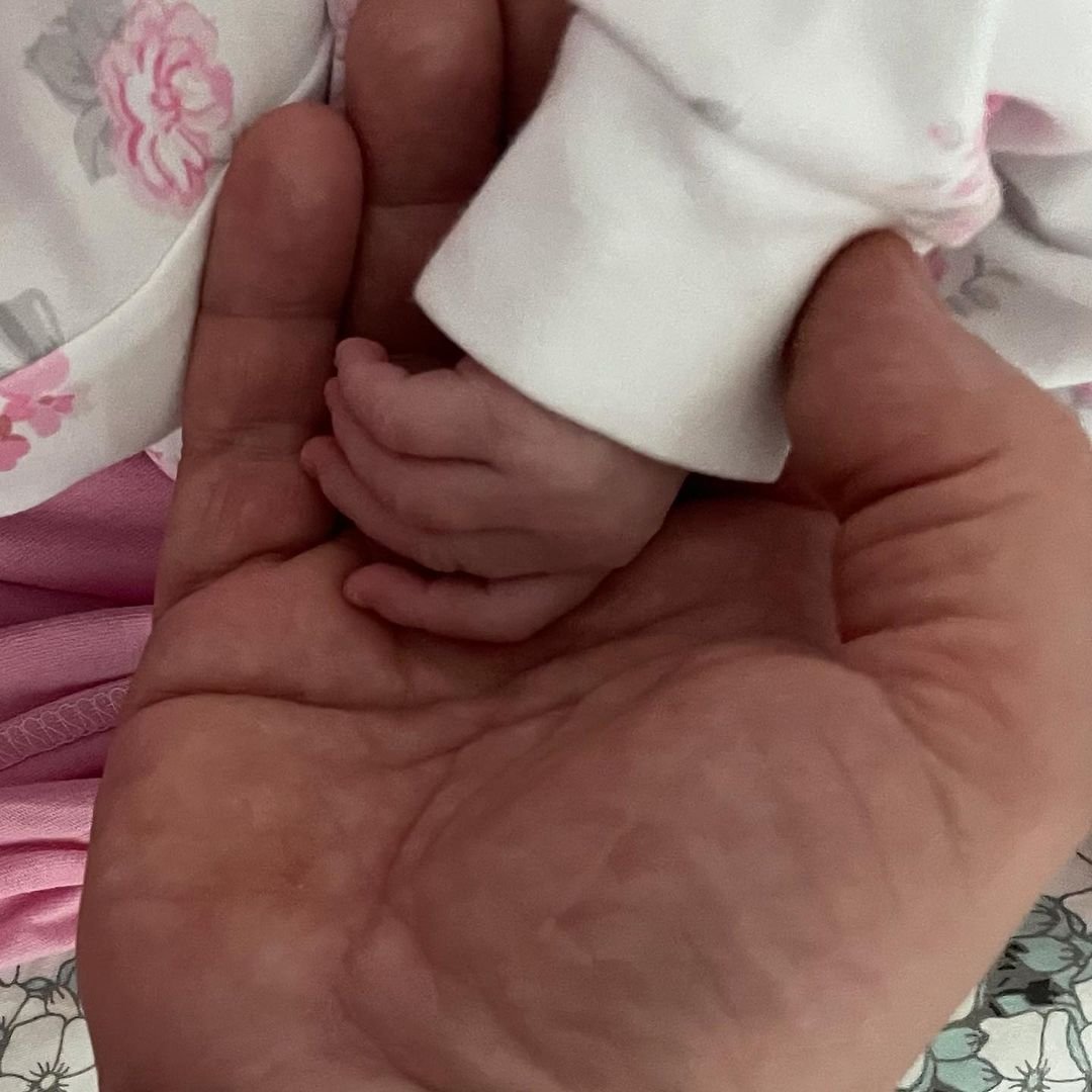 Валерий Меладзе поделился первым снимком новорожденной дочери
