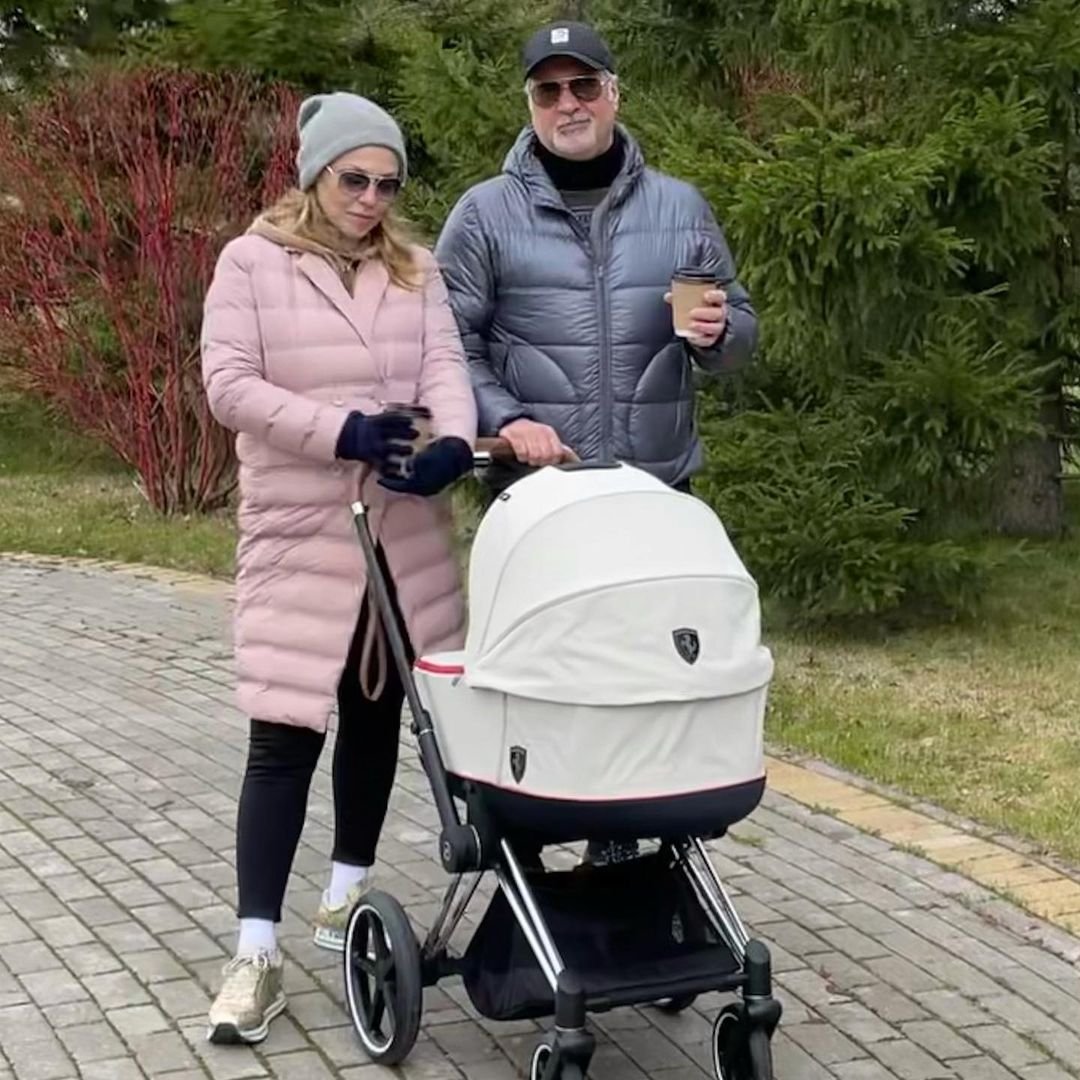 Валерий Меладзе показал первую прогулку с дочкой