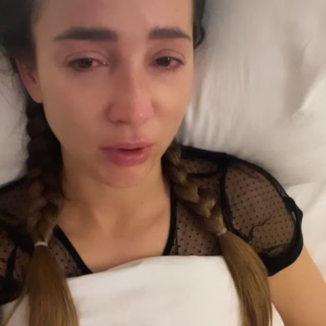 Ольга Бузова со слезами на глазах вышла на связь после операции
