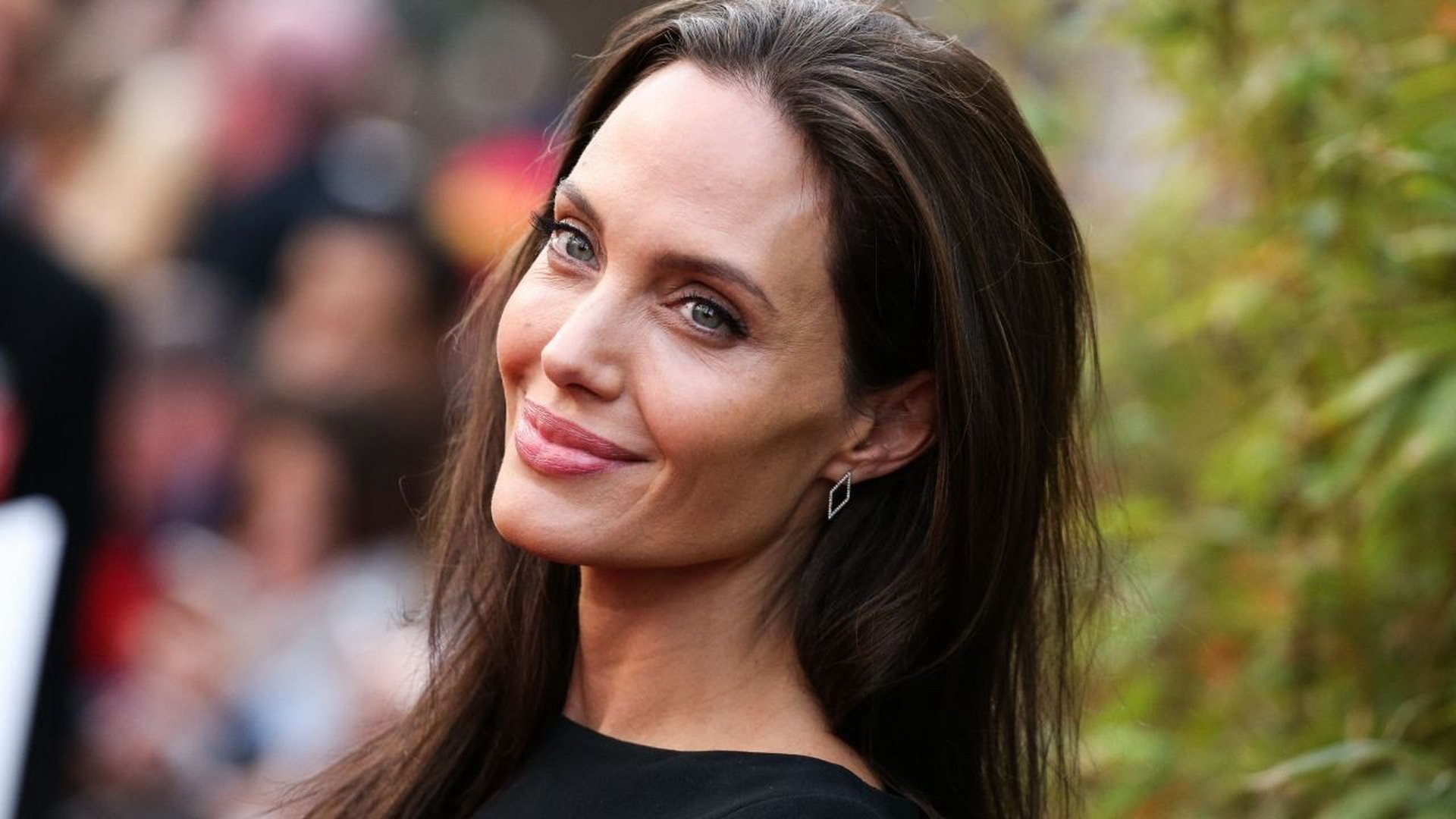 Анджелина Джоли сообщила, почему так и не закрутила ни с кем роман после Брэда Питта