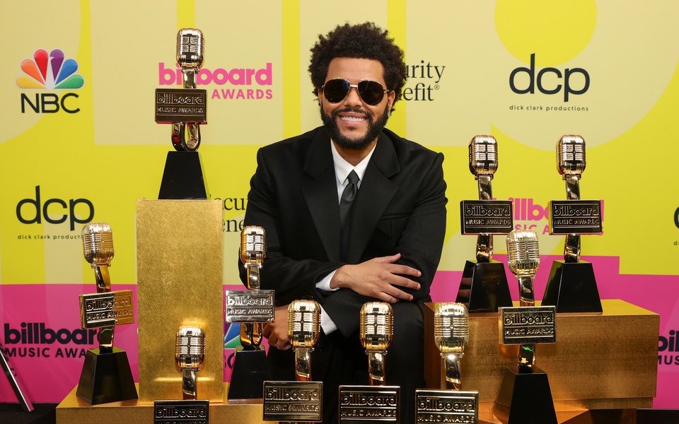 Певец The Weeknd стал триумфатором премии Billboard Music Awards-2021