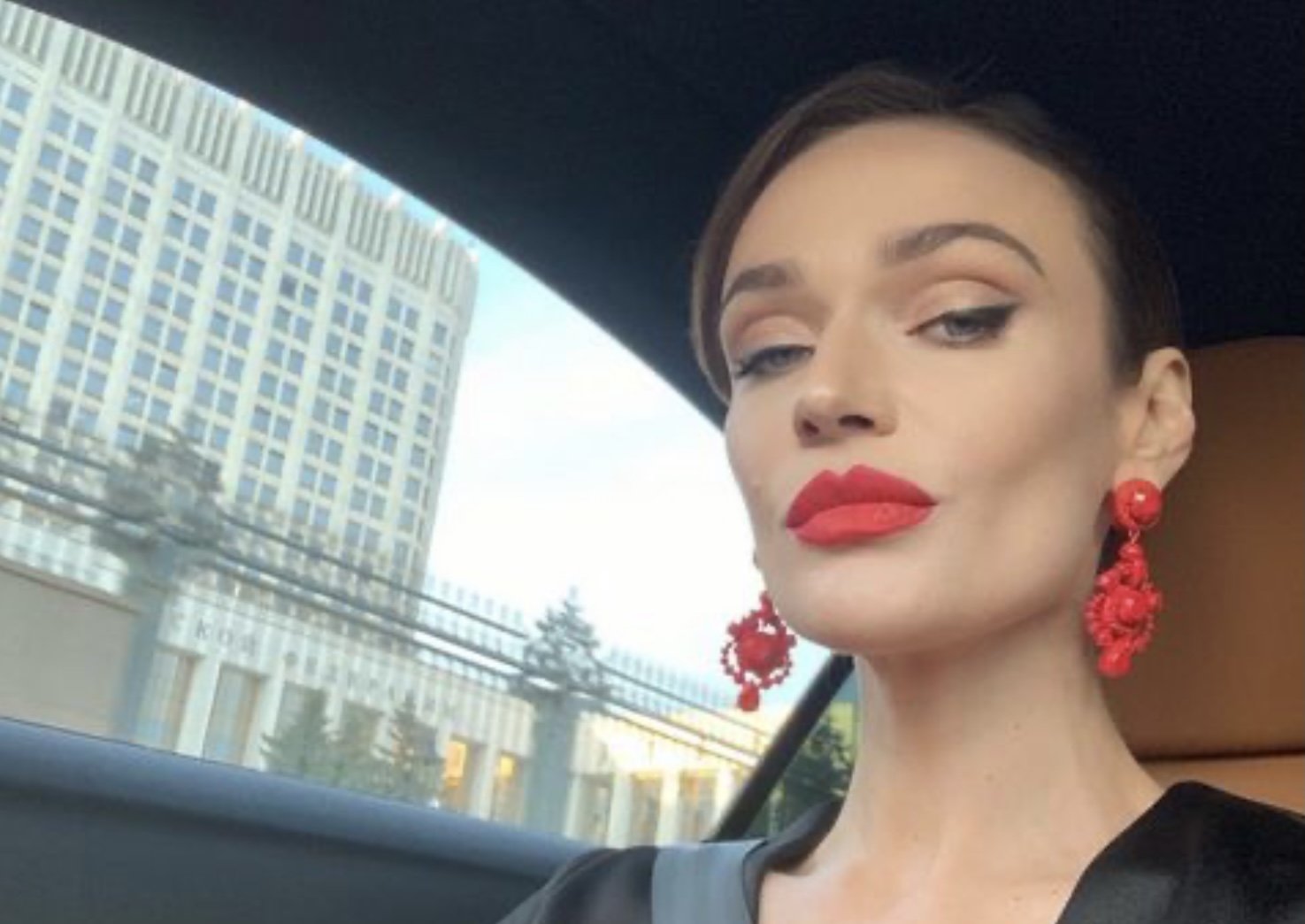 Алена Водонаева высказалась об одинаковых платьях Натальи Ионовой и Меган Фокс