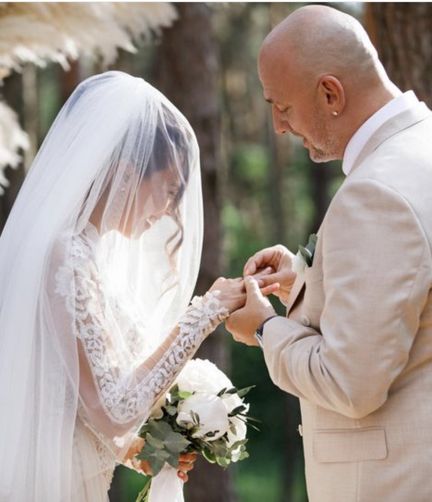«Созданы друг для друга»: Настя Каменских показала свадебные фото с Потапом 