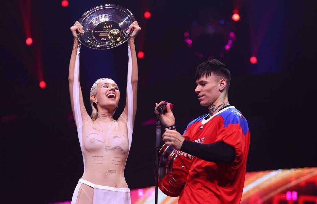 Клава Кока прокомментировала свой "голый" наряд на премии "Муз-тв"