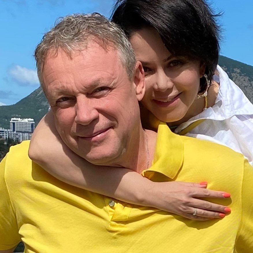 Сергей Жигунов с супругой взошли на горную вершину Ай-Петри
