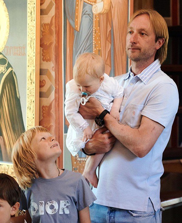 Яна Рудковская выложила в сеть фото с крещения младшего сына