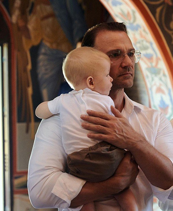 Яна Рудковская выложила в сеть фото с крещения младшего сына