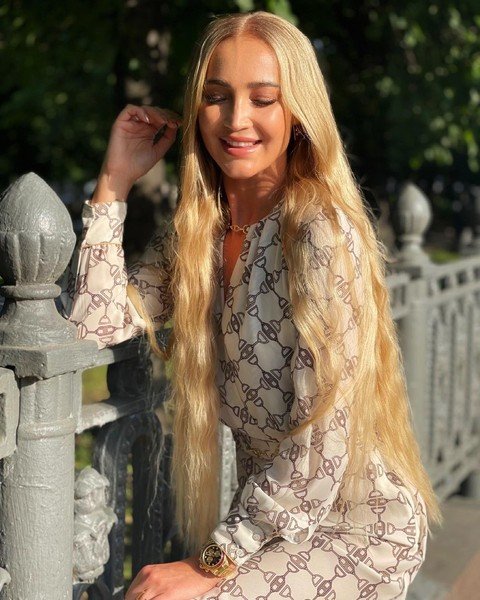 «Неожиданно!»: Ольга Бузова сменила цвет волос