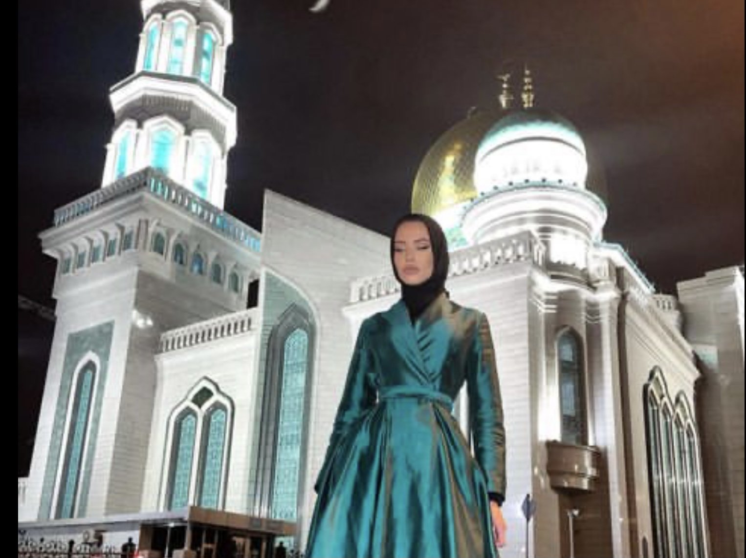 Почему приняв ислам, Анастасия Решетова продолжает носить откровенные наряды?
