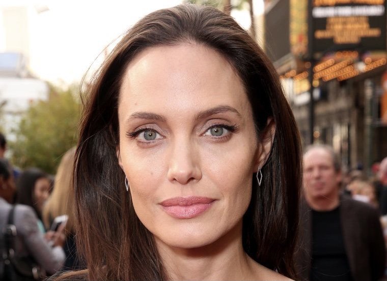 Дочь Анджелины Джоли перенесла операцию и столкнулась с проблемой