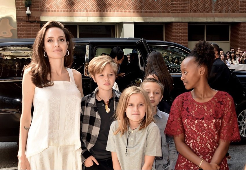 Дочь Анджелины Джоли перенесла операцию и столкнулась с проблемой