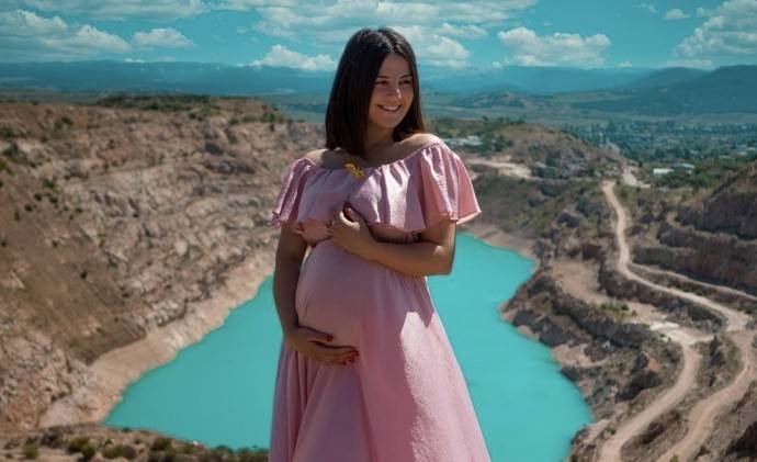 "Ребёнка ещё не приносили": почему певице Anivar (Ани Варданян) не дали видеть дочь сразу после родов?