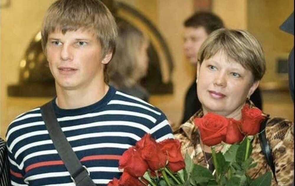 «Андрюша достиг бы большего»: Мама Андрея Аршавина рассказала, кто виноват в его карьерных неудачах 