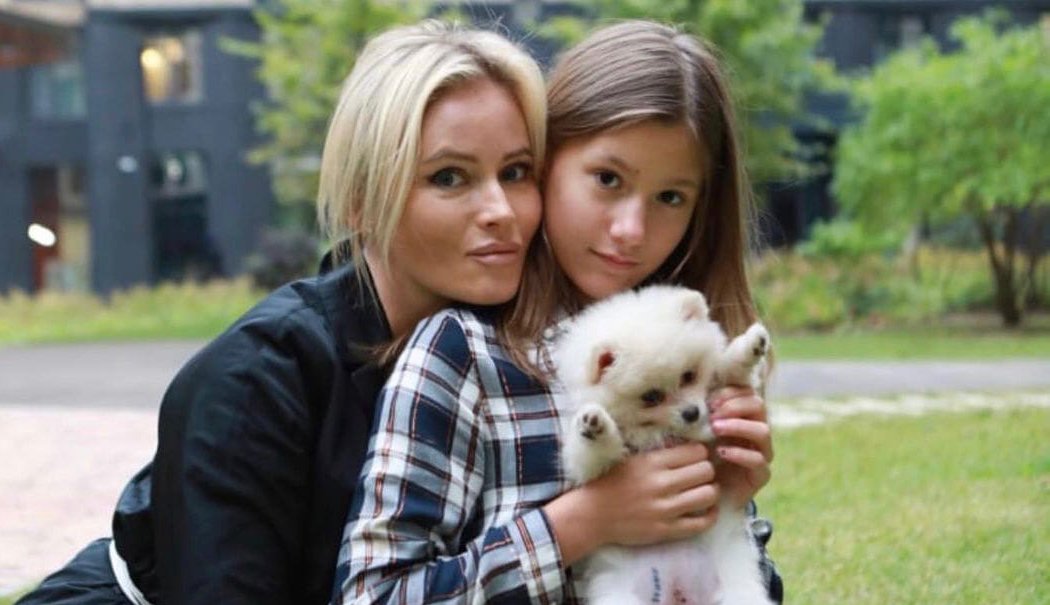 Как Дана Борисова прокомментировала общение своей дочери и её отца