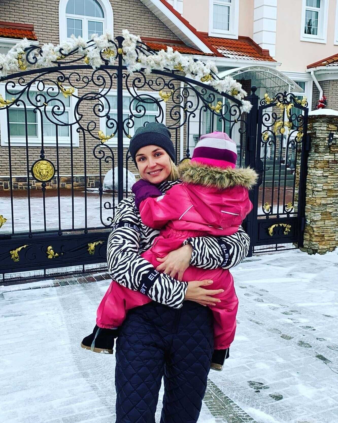 "Вдруг не вернется": Дмитрий Исхаков заявил, что их дочь с Полиной Гагариной боится остаться без матери
