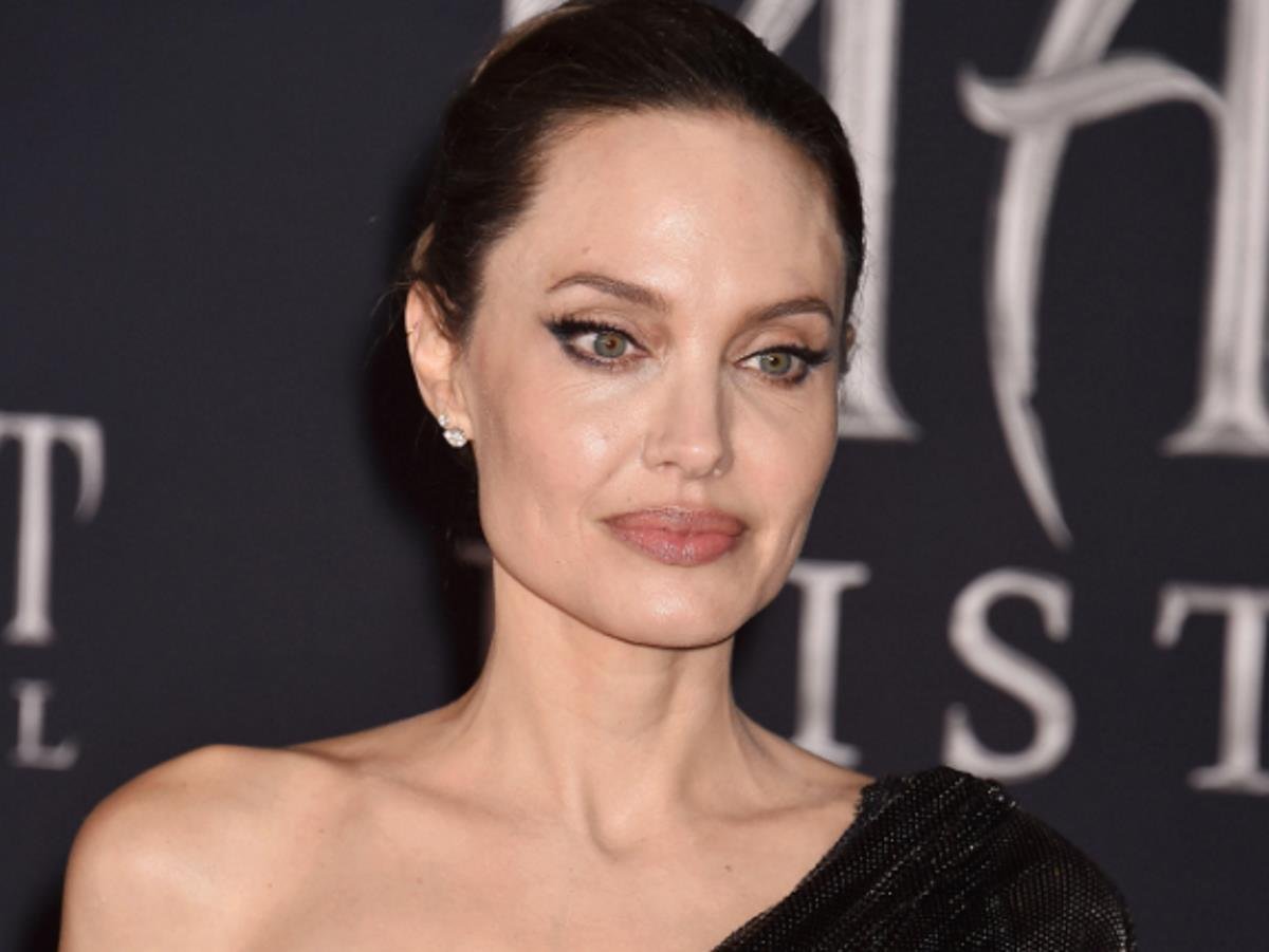 "Я действительно пытаюсь": Анджелина Джоли высказалась о конфликте с Брэдом Питтом