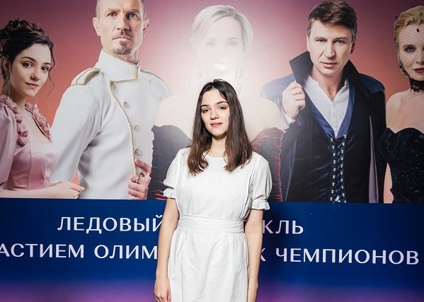 Ксения Бородина и Снежанна Тон: кто еще пришел на премьеру ледового шоу