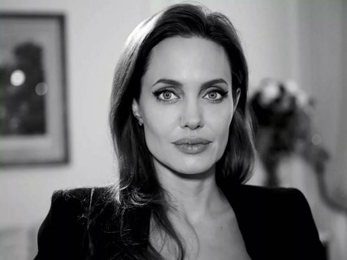 Анджелина Джоли высказалась о случившемся на съемках фильма "Ржавчина"