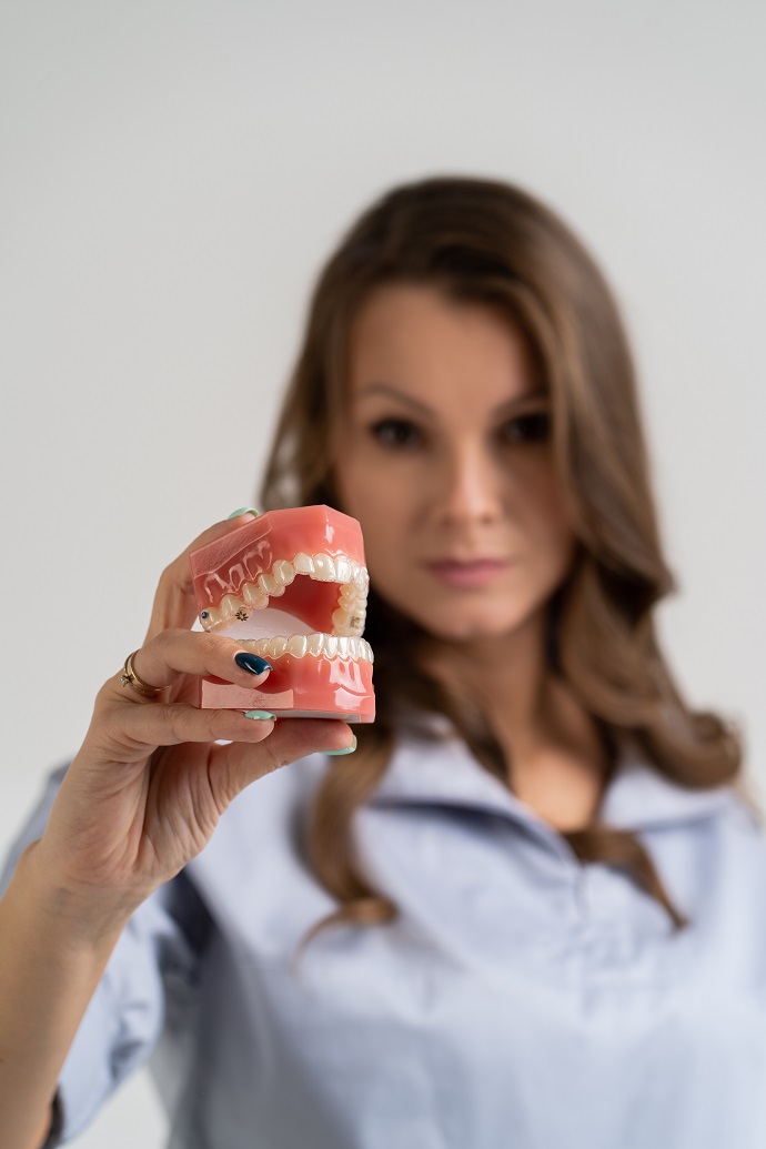 «Любой нормальный человек будет бояться стоматолога»: Вероника Рыжова рассказала о выборе профессии, открытии клиники и рабочих буднях