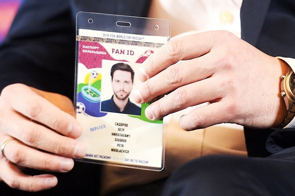 Дмитрий Певцов раскритиковал идею введения FAN ID для футбольных фанатов