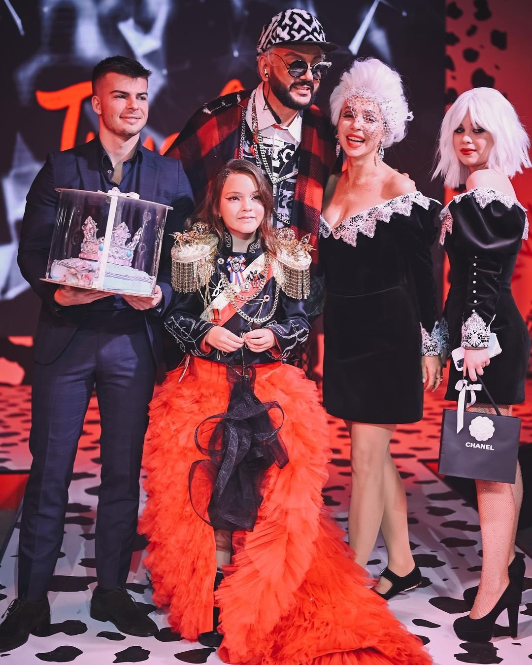 Филипп Киркоров выставил на аукцион платья своей дочери