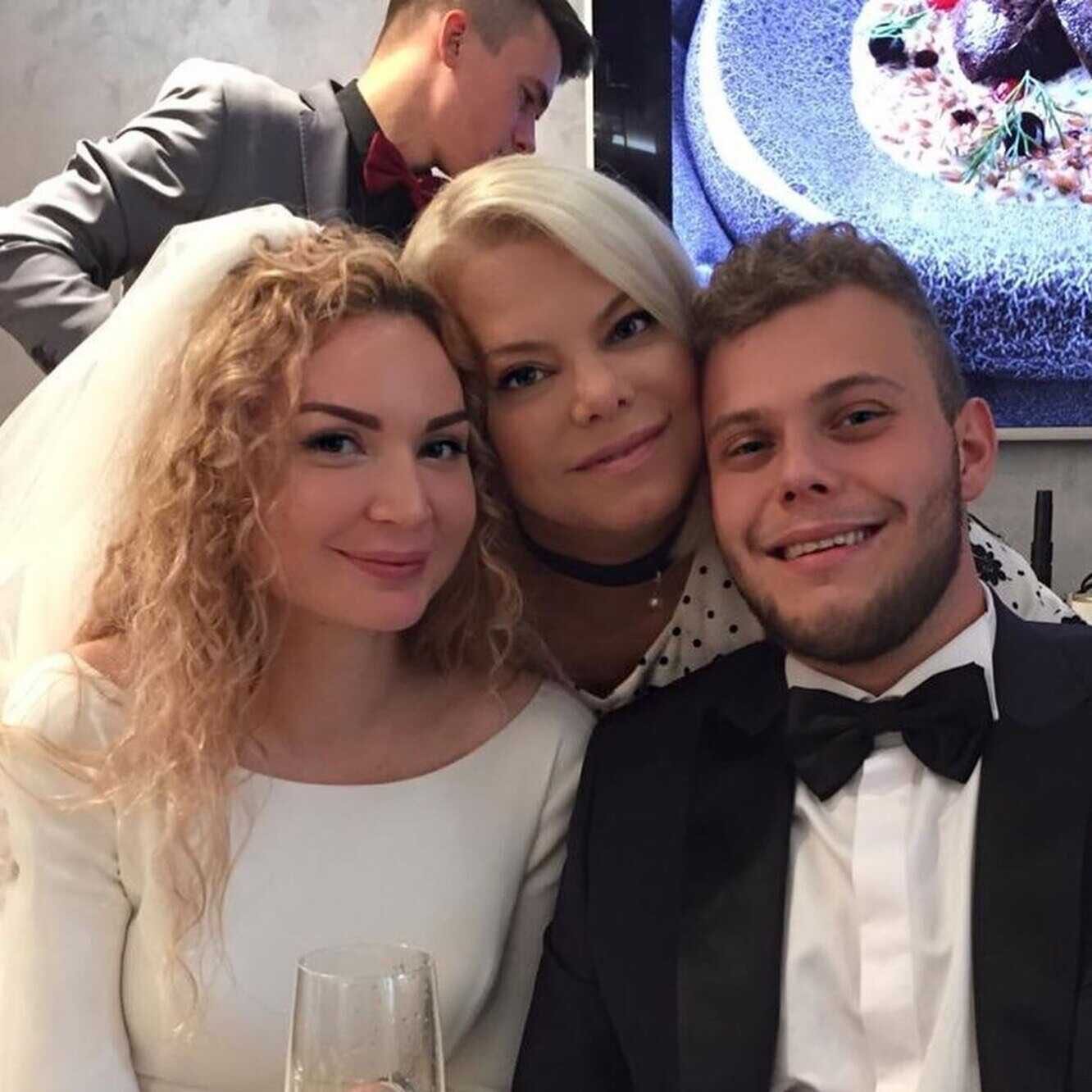 Почему сын Яны Поплавской развелся через месяц после свадьбы