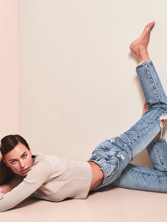 Ирина Шейк устроила необычную фотосессию для рекламы джинс