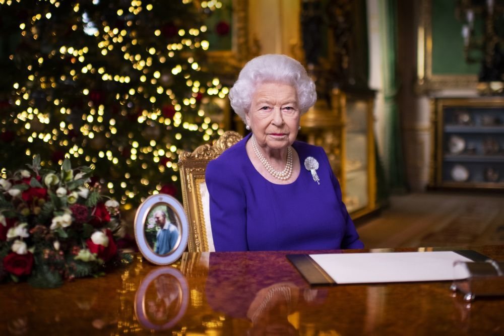 Какие подарки на Рождество Елизавета II преподносит прислуге 