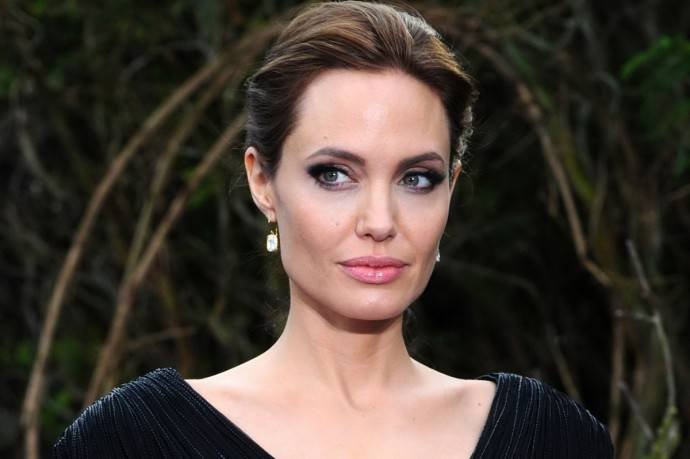 Дети Анджелины Джоли недовольны ее романом с The Weeknd