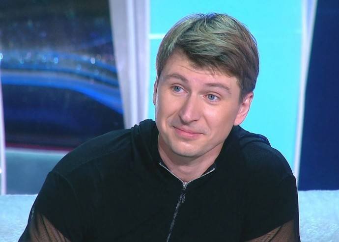 "Пустышка": Алексей Ягудин ответил подписчице, раскритиковавшей прически его дочерей