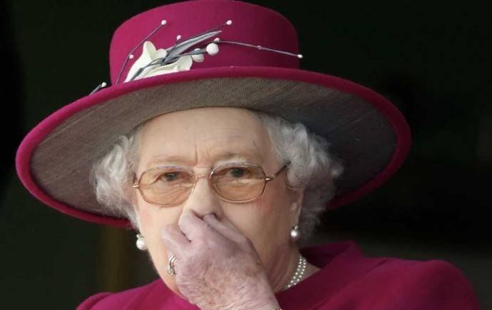 Букингемский дворец опроверг новости о кончине Елизаветы II