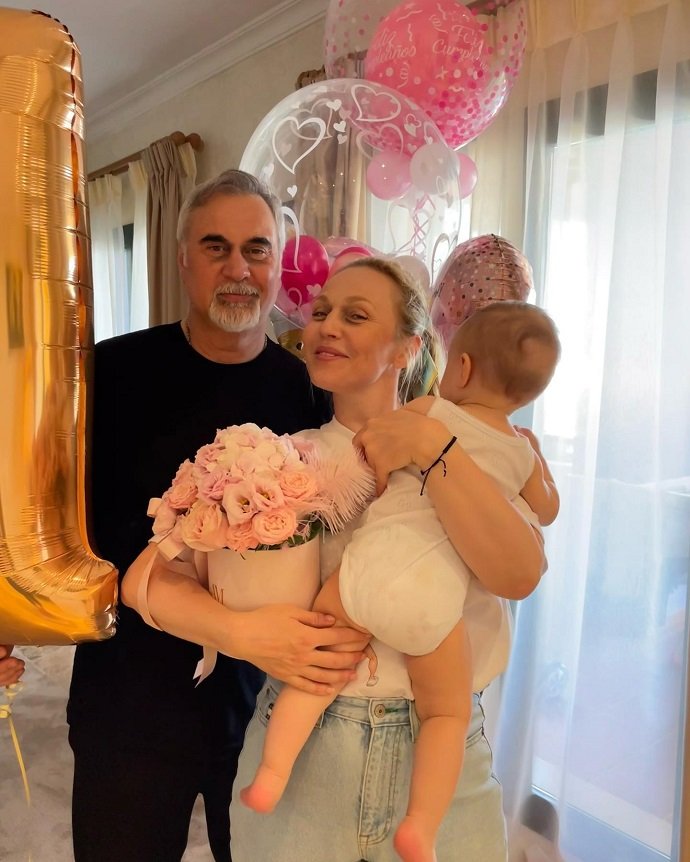 Валерий Меладзе и Альбина Джанабаева поделились снимком дочери